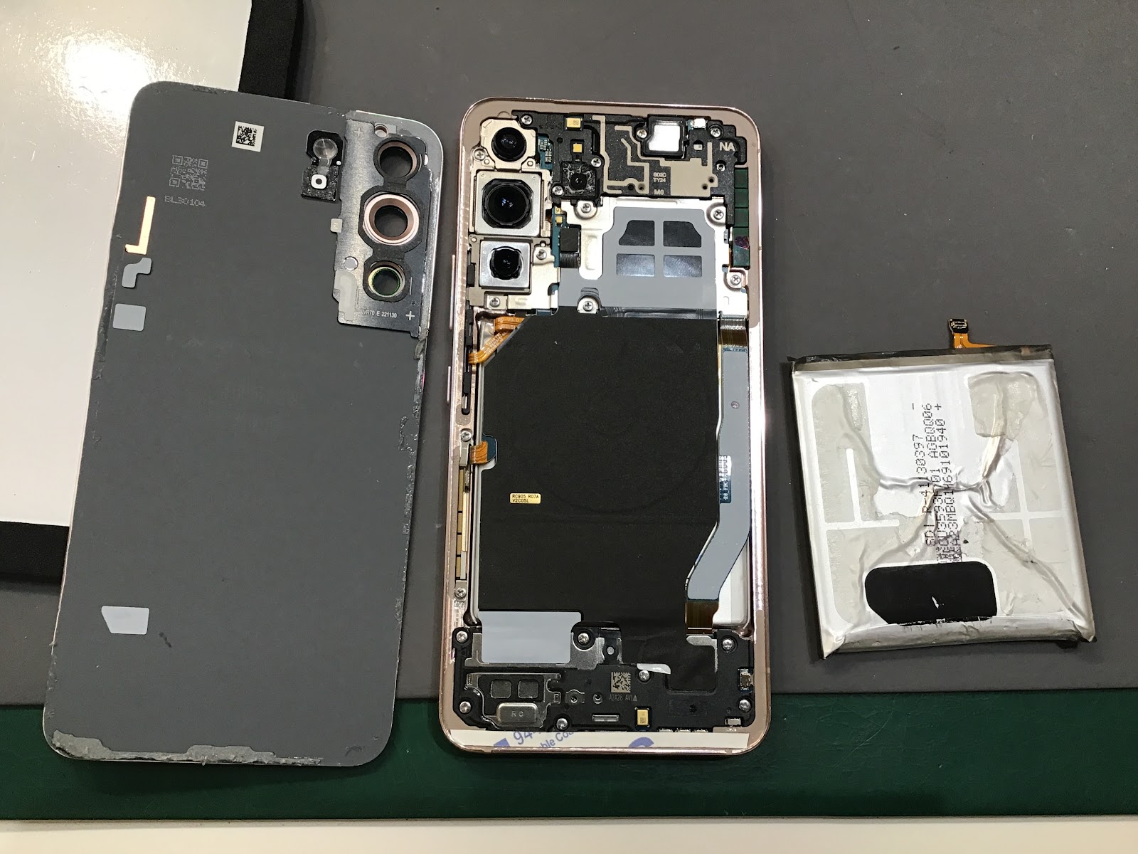 GalaxyS22のバッテリー交換ならデータそのまま修理可能なスマホ修理工房セレオ甲府店へ！